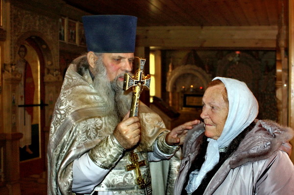 Храм новокузнецк отчитка. Отец Василий Лихван Новокузнецк. Отчитка Новокузнецк храм Иоанна. Отец Василий Новокузнецк изгнание бесов.