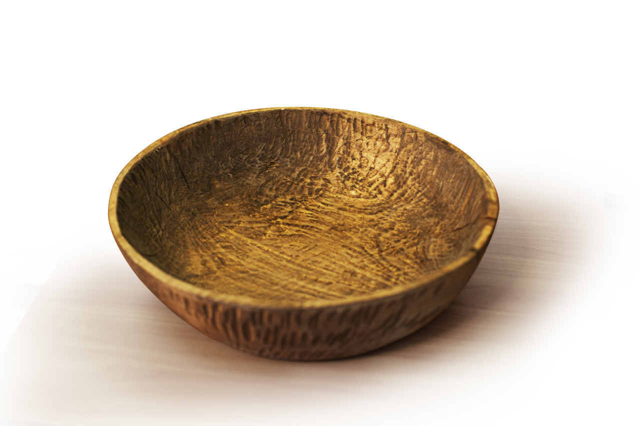 Чаша 3 буквы. Чугунная чаша тогоон. "Курна" чаша старинная бронзовая. Деревянная тарелка. Старинная деревянная тарелка.