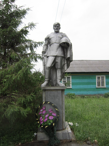 Д первый воин. Памятники в Мокшанском районе. Памятники Победы Шарканский район. Памятник Нарчатке в Наровчате. Памятник победа в Сабанчеево.