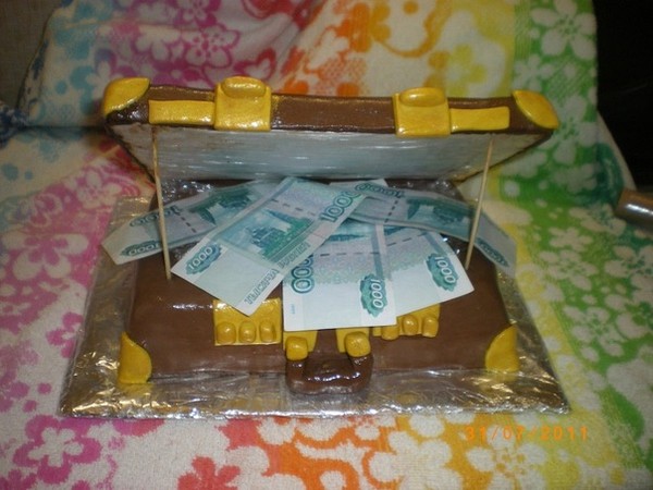 Торт чемодан денег кремовый