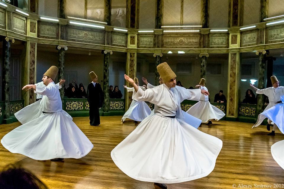 Что означает турецкий танец. Одежда для суфийских кружений. Суфийские танцы в Азербайджане. Суфийская юбка. Хлыстовские радения.