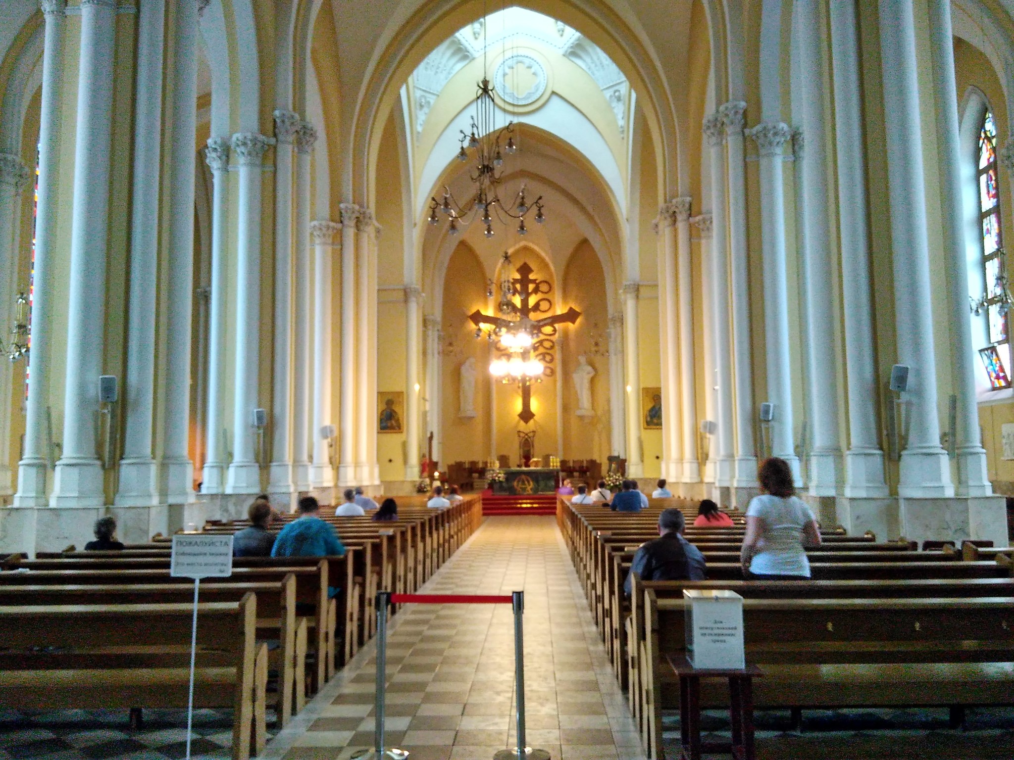 католическая церковь в москве внутри