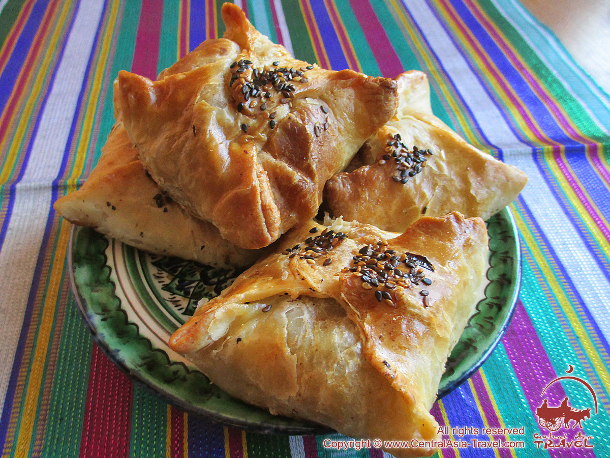 Самса те же печеные пирожки но с неповторимым восточным вкусом и ароматом