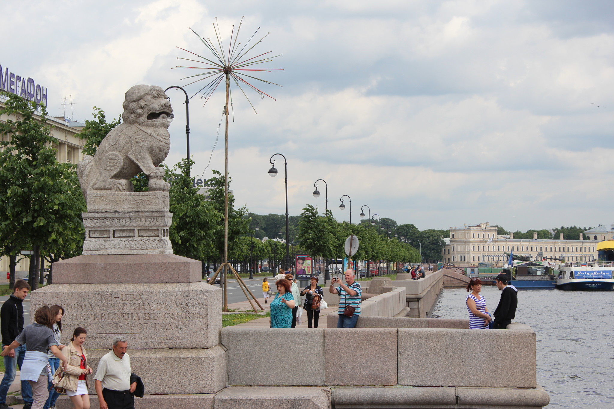 на петровской набережной